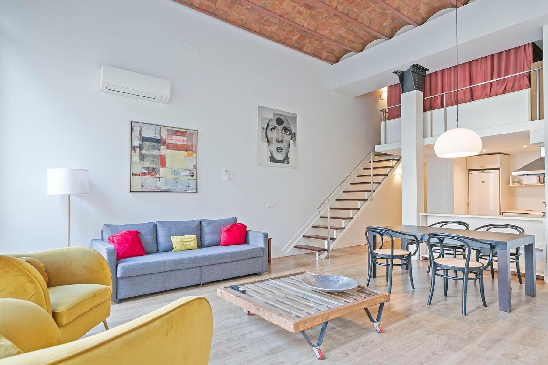 Friendly Monet Apartment